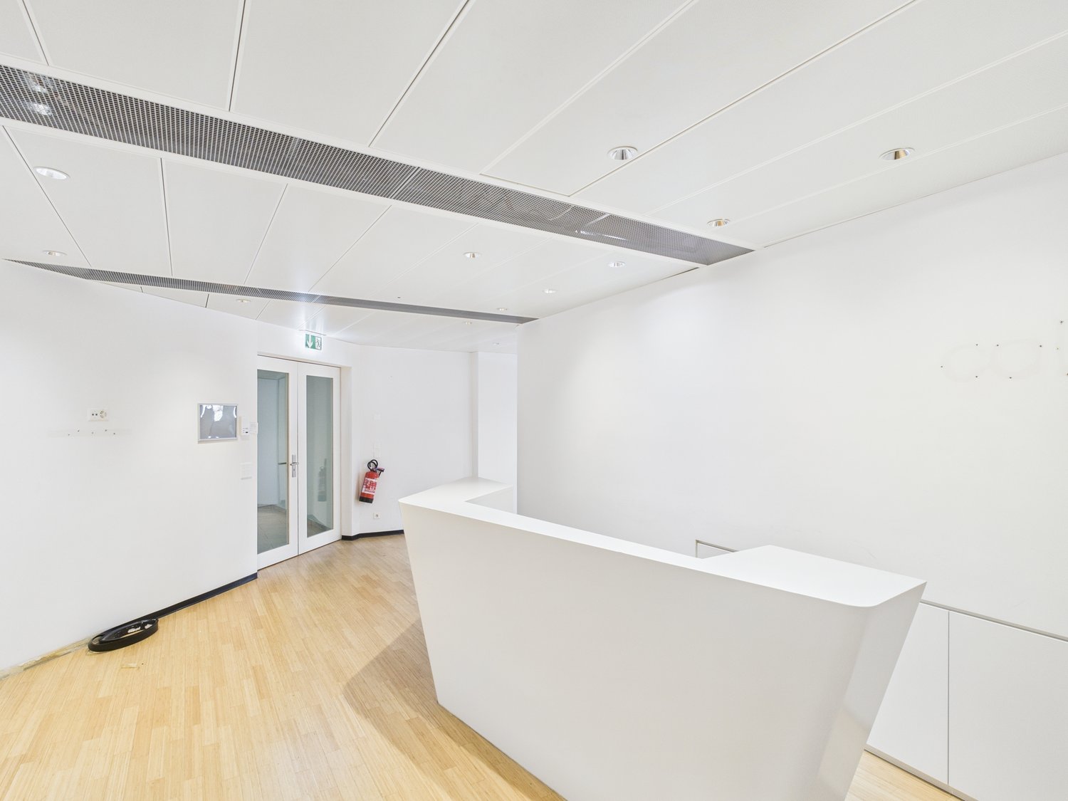 1066m² office