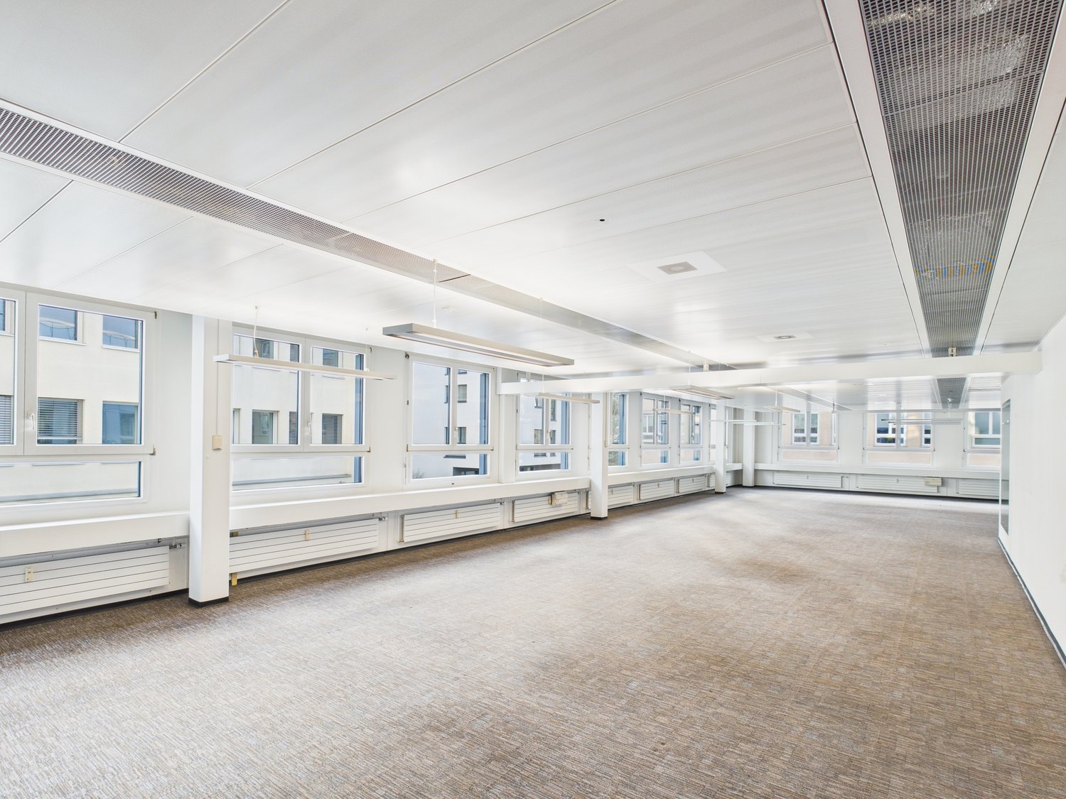 1066m² office