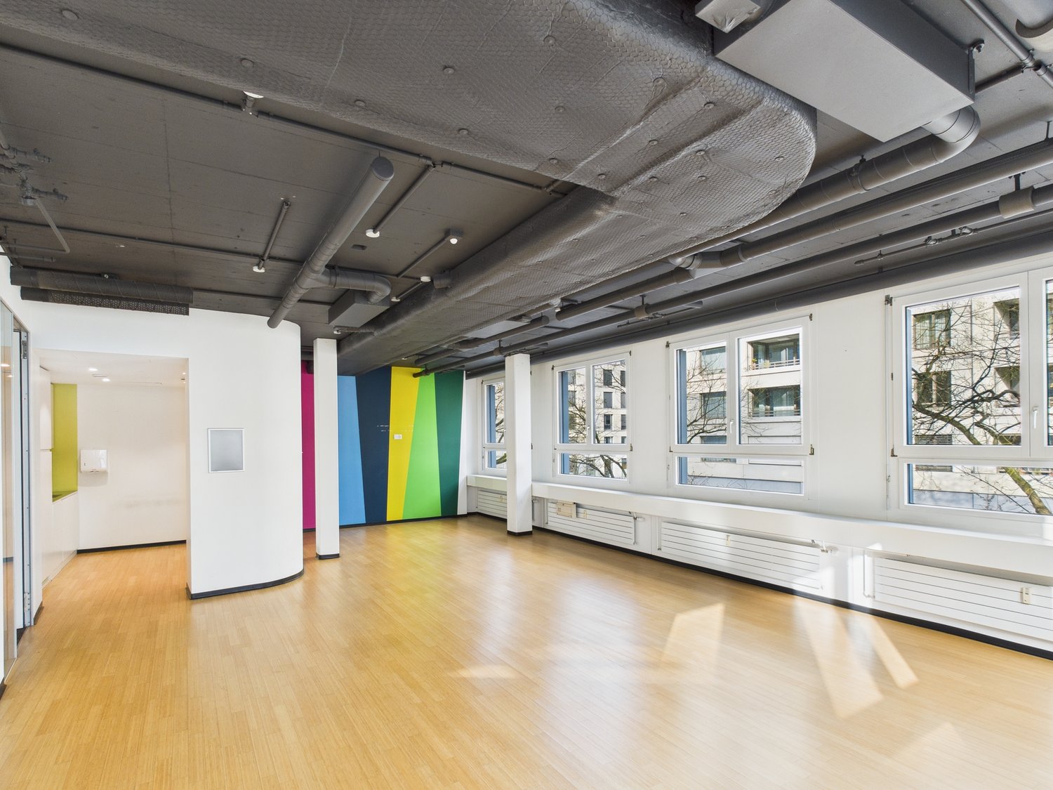 1066m² office