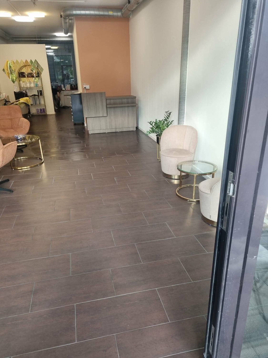 Commercial, Foto 3 von 3