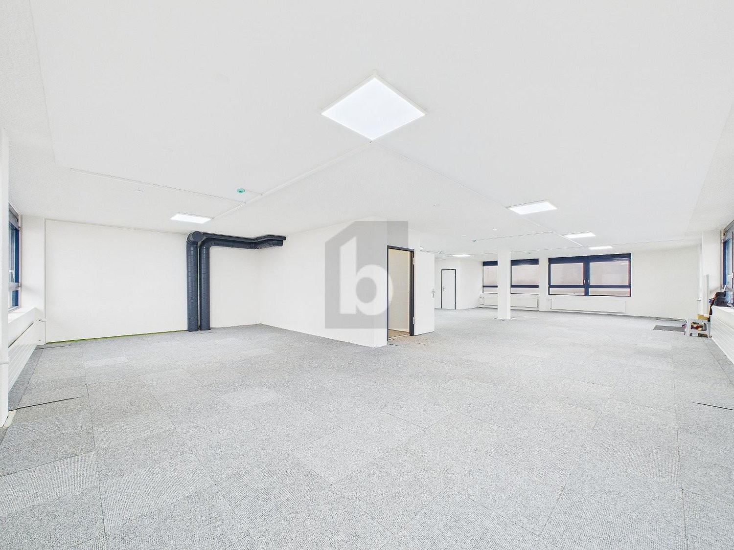 negozio di 190m², foto 1 di 4