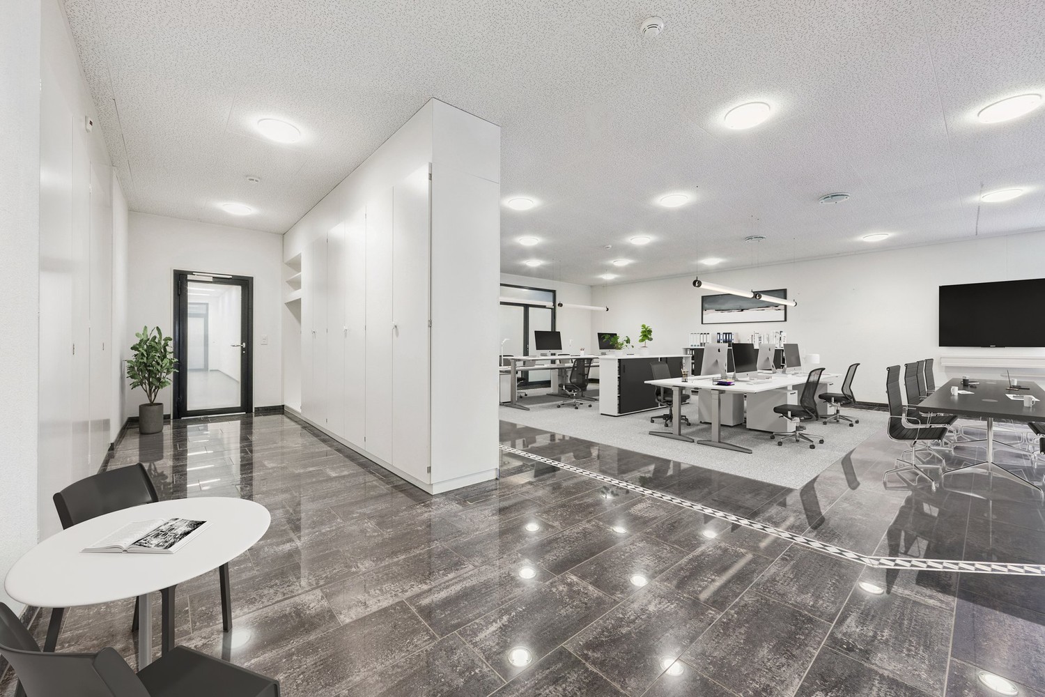 305m² office, Foto 1 von 10