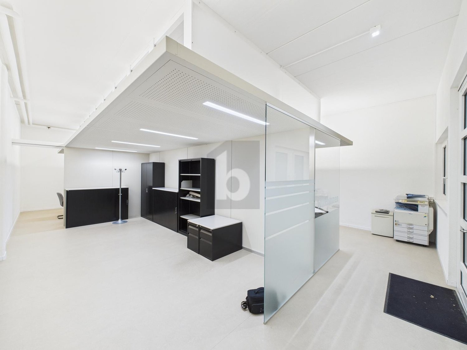 86m² office