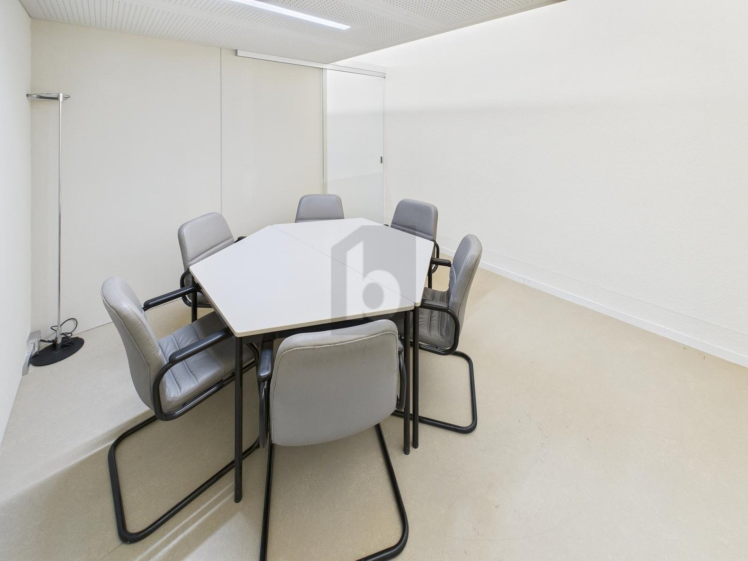 86m² office