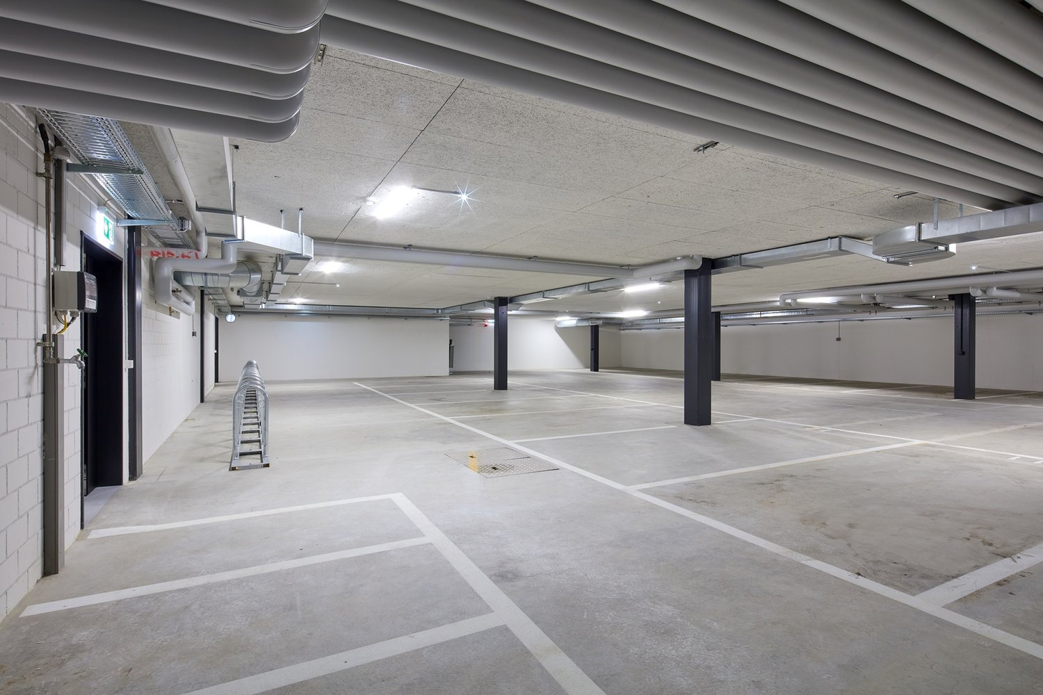 780m² commercial
