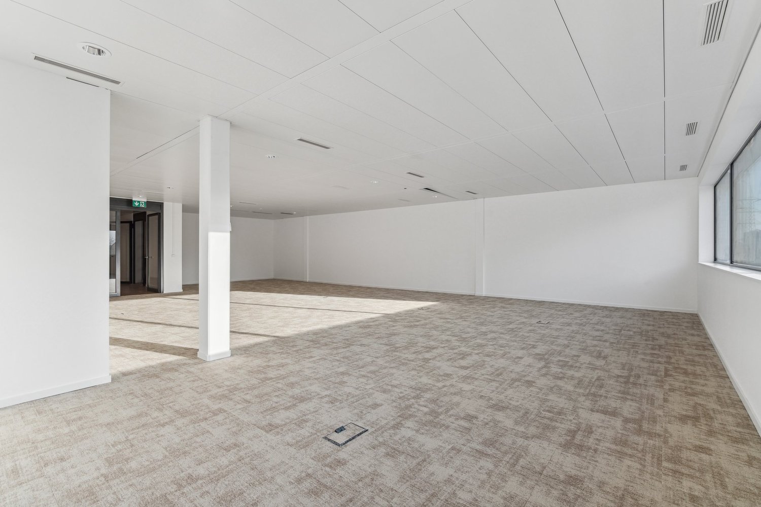 189m² office
