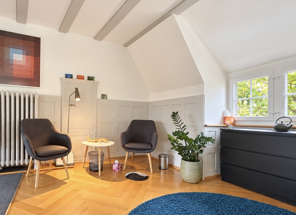 Commercial, Foto 1 von 3