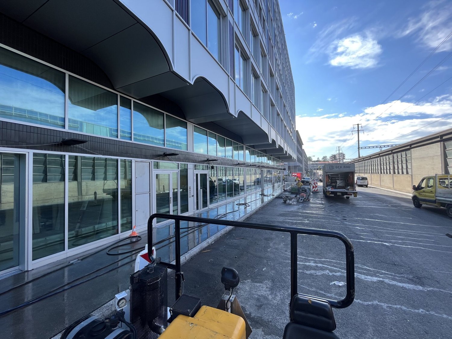 65m² shop
