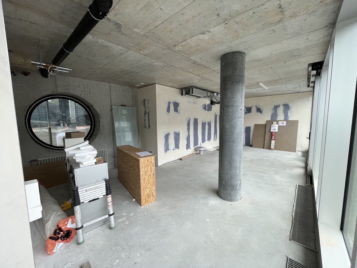 65m² shop