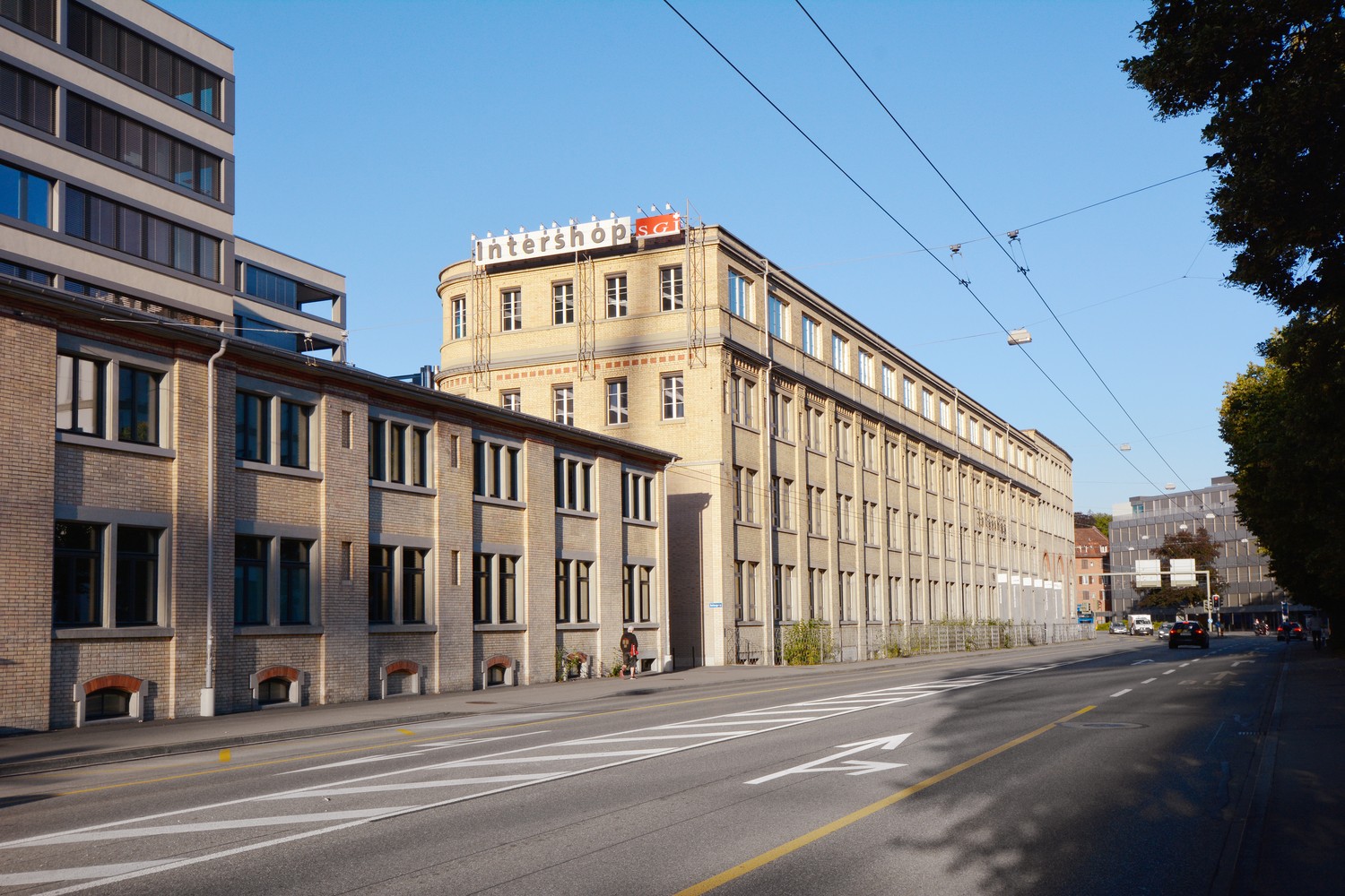 442m² office