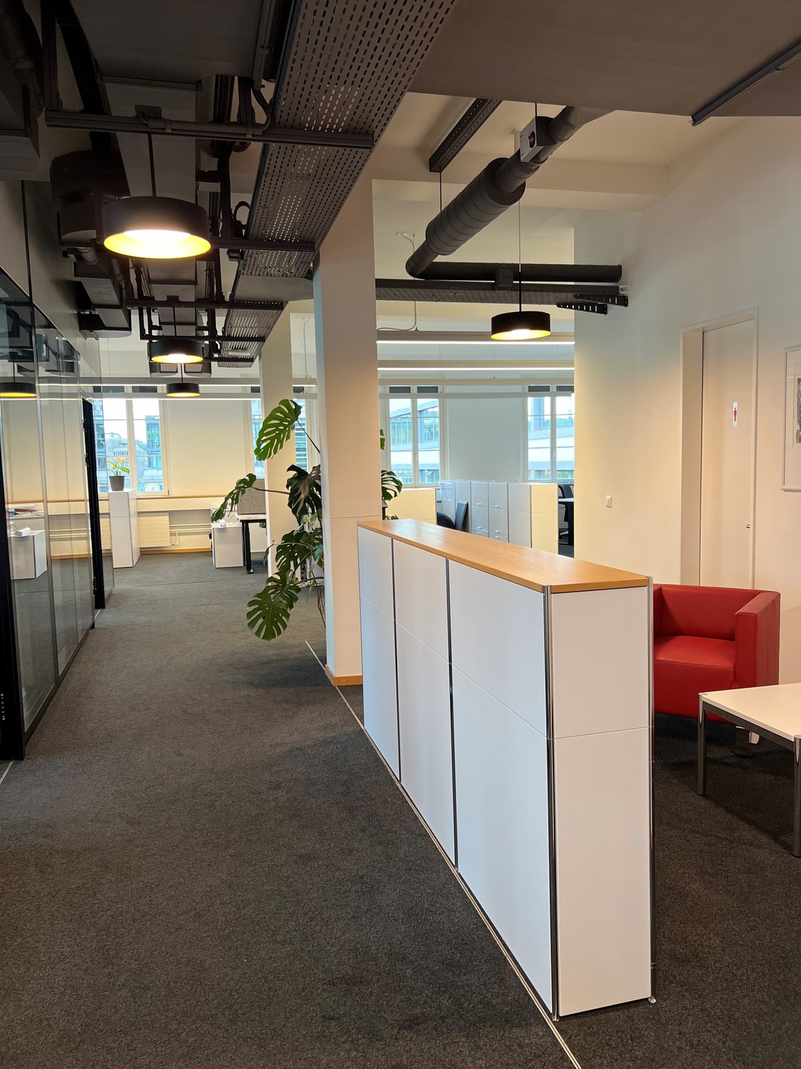 442m² office