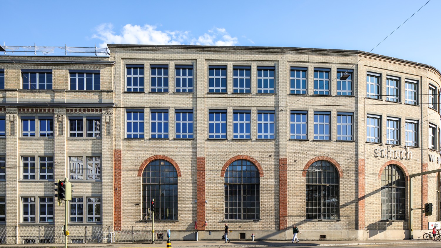442m² office