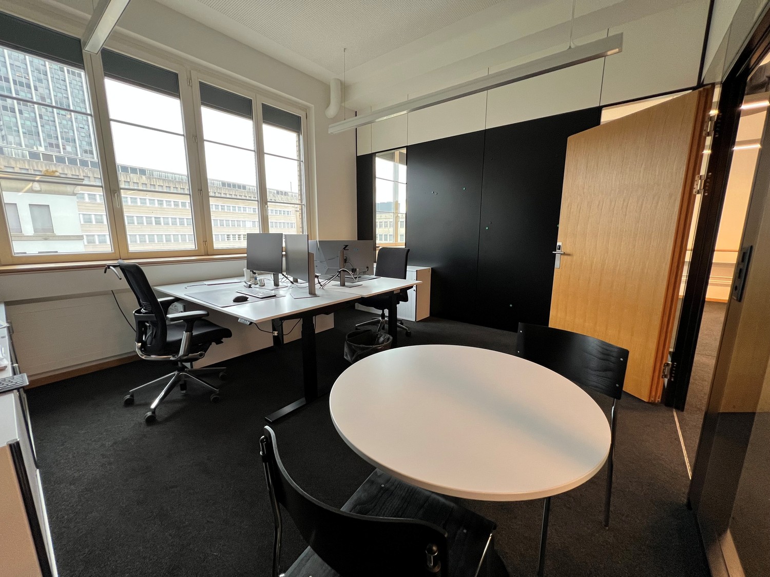 442m² office