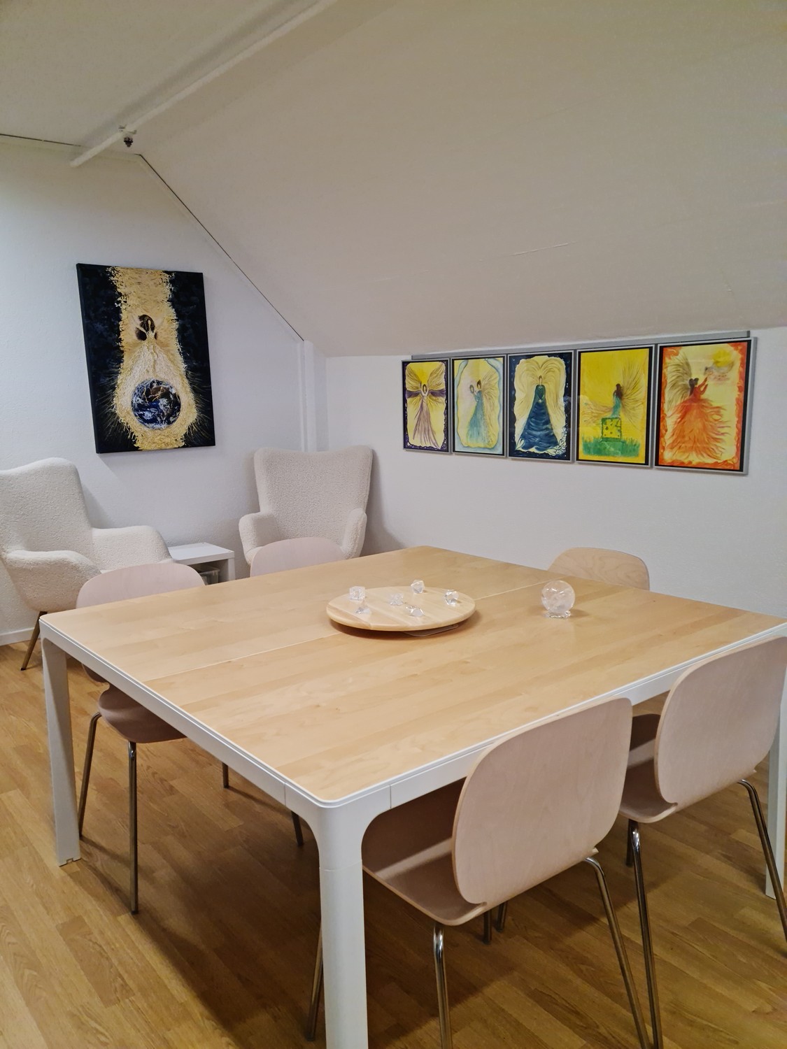 Commercial, Foto 1 von 6