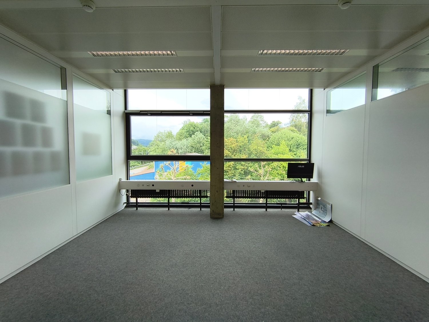 64m² office