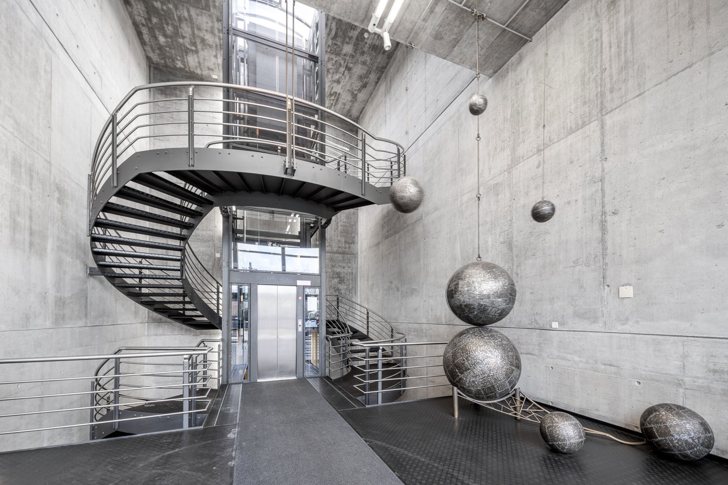 64m² office