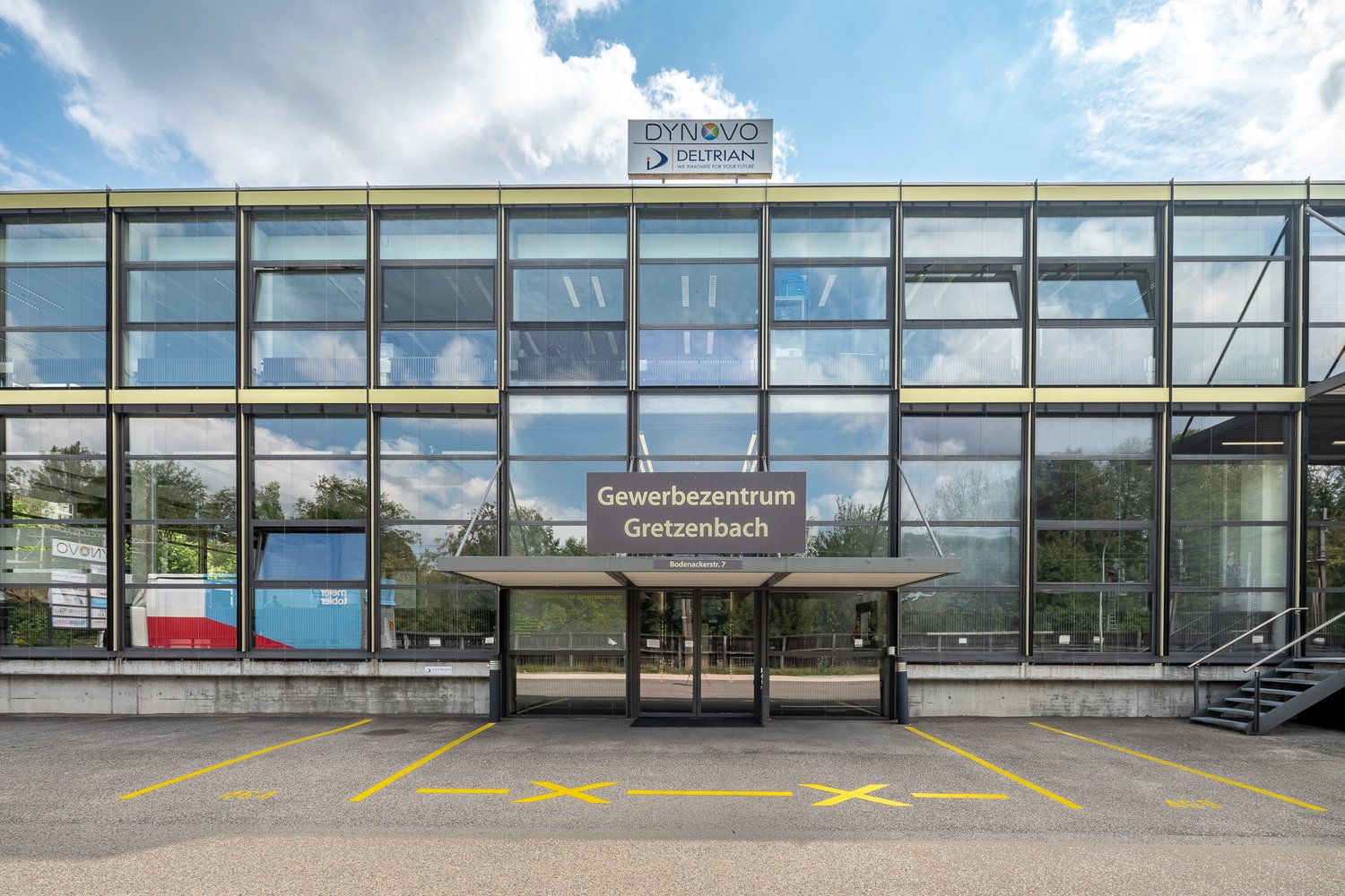 64m² office
