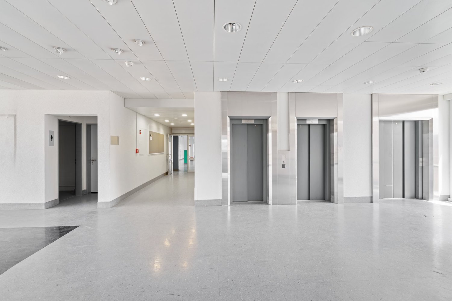 950m² office