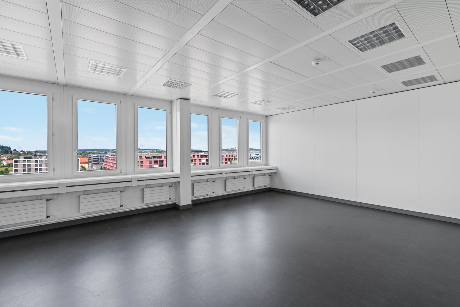 950m² office