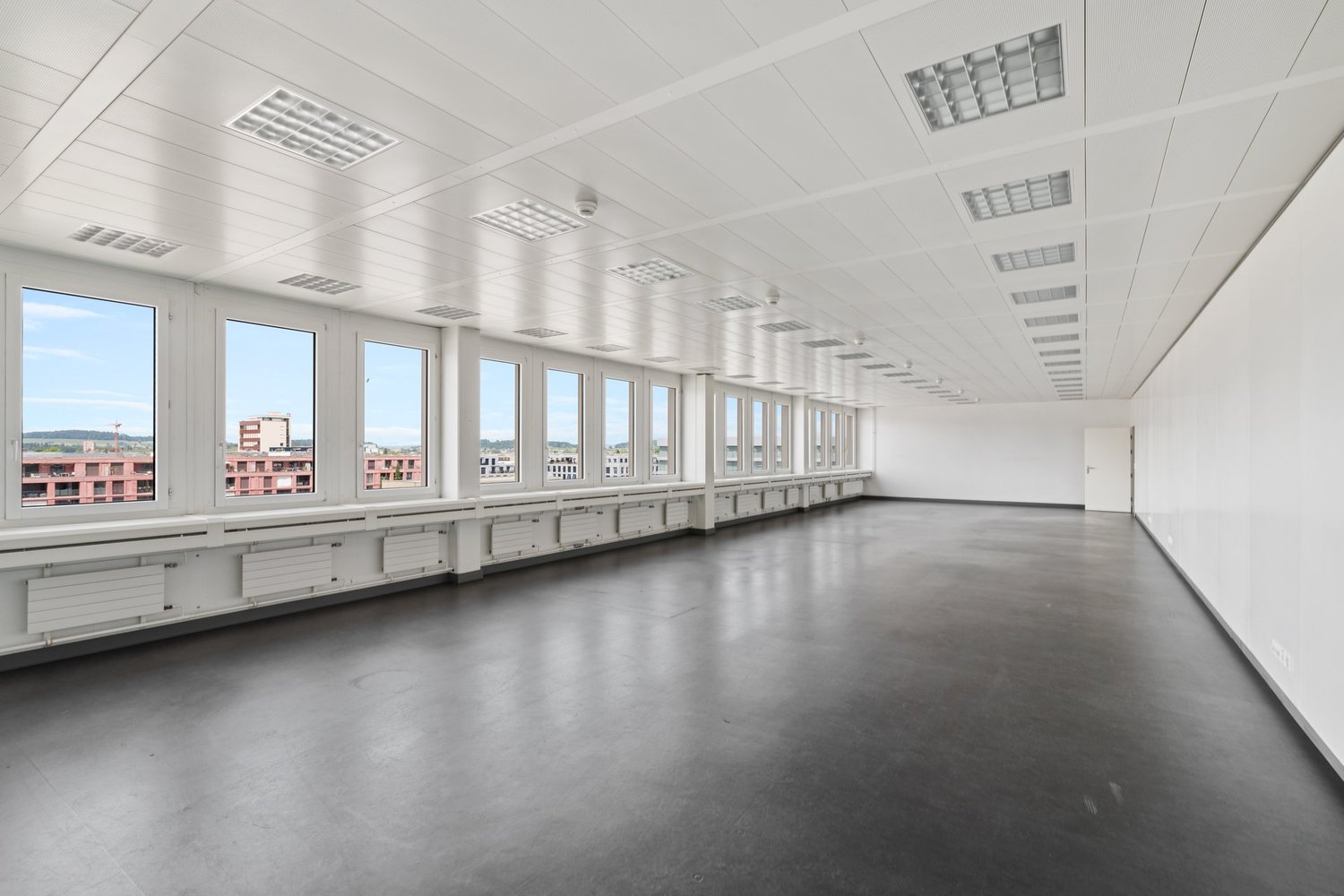 950m² office