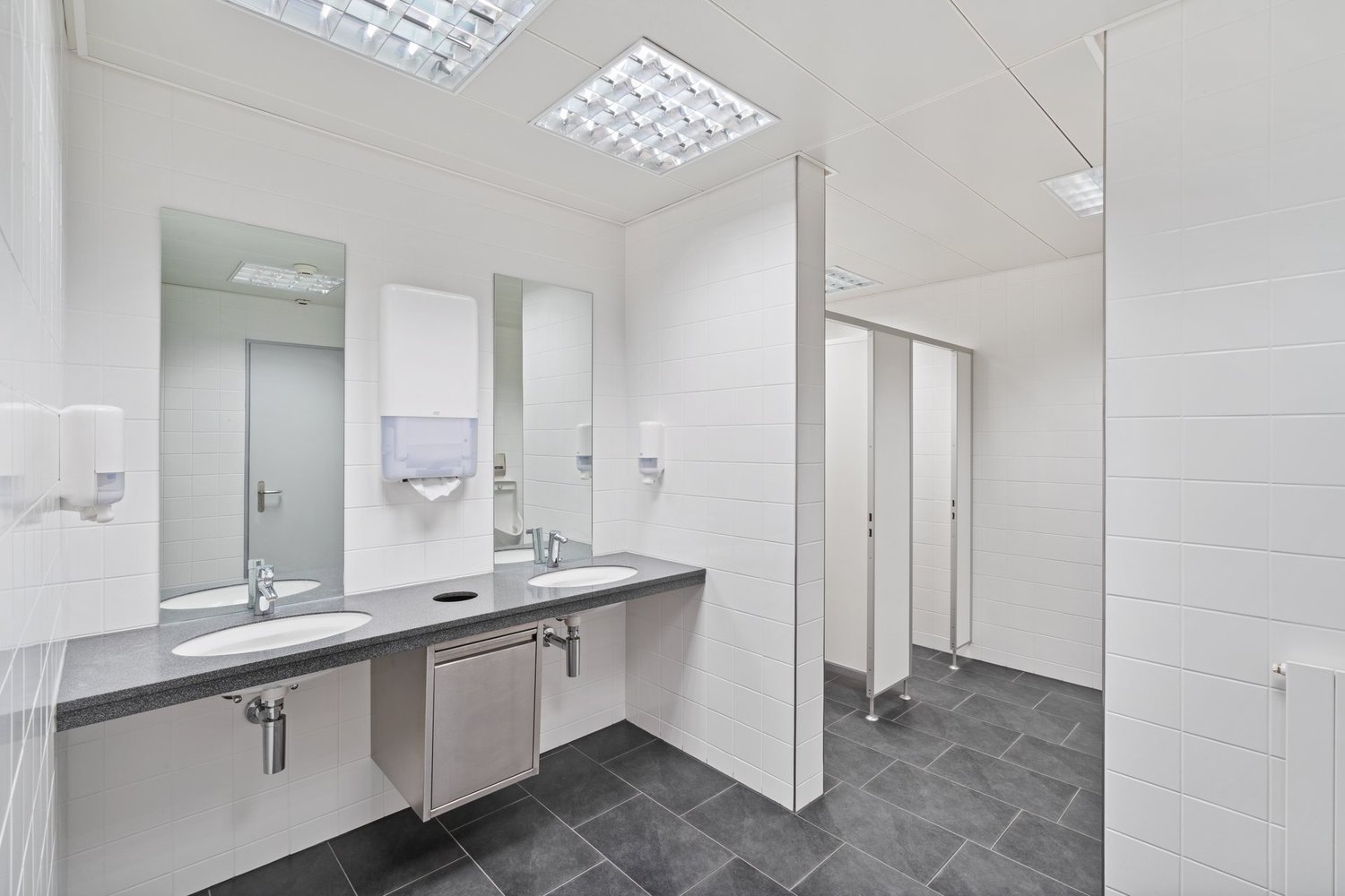 950m² office