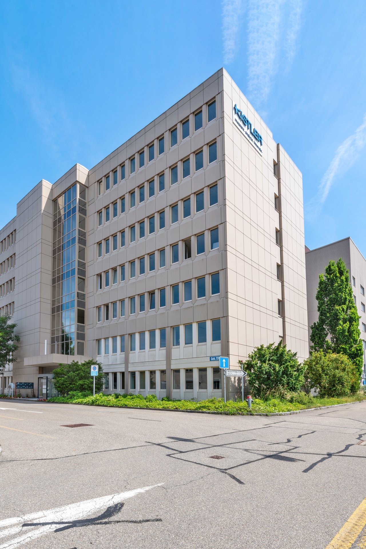 950m² office