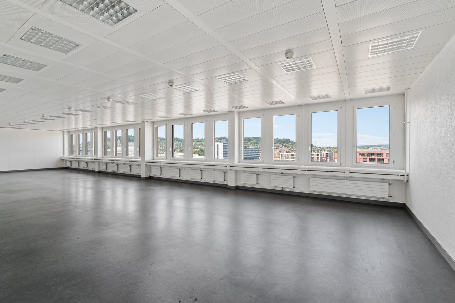 950m² office