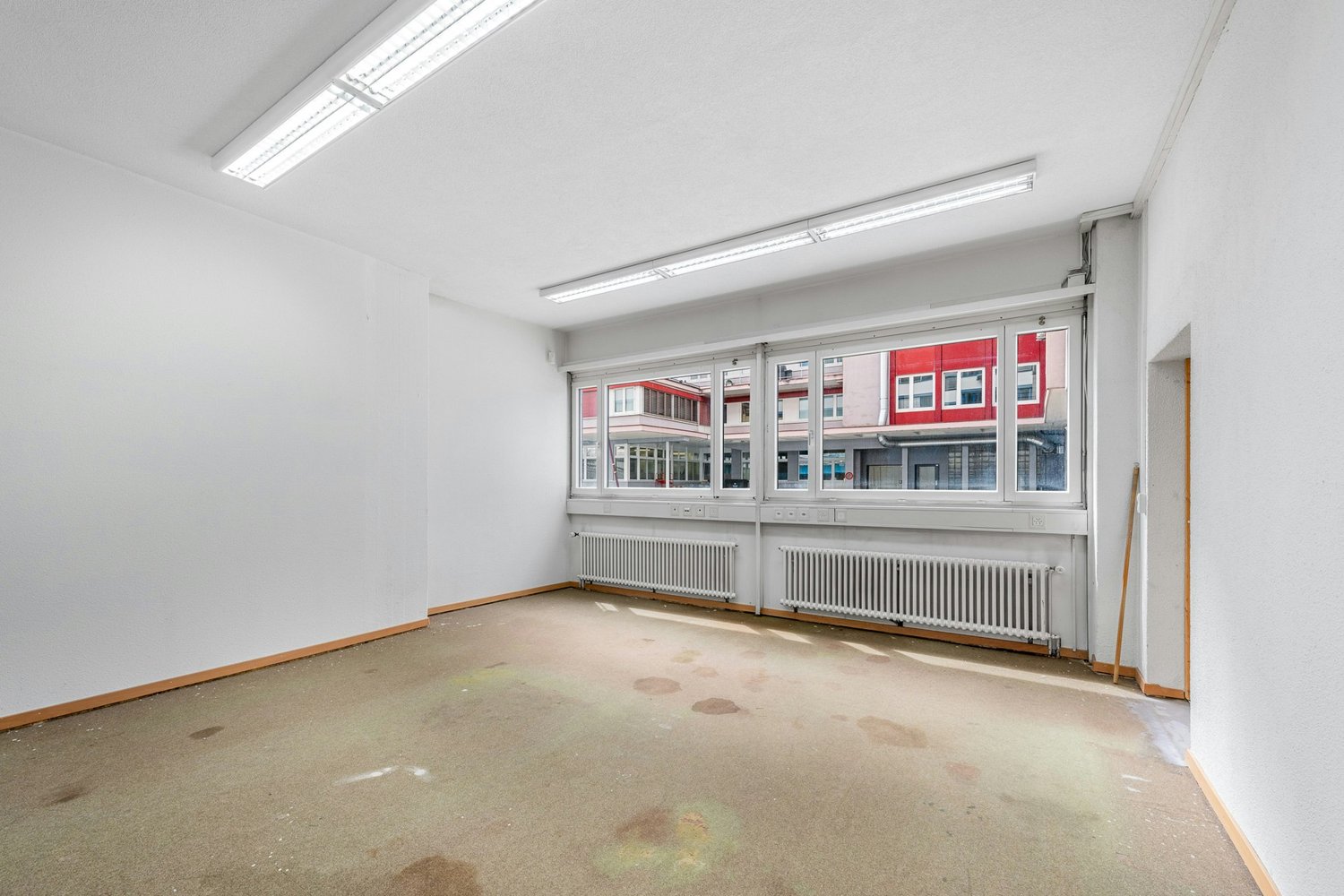 33m² office