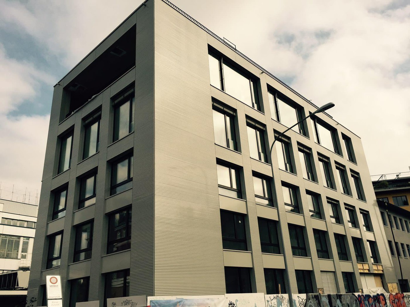 252m² office
