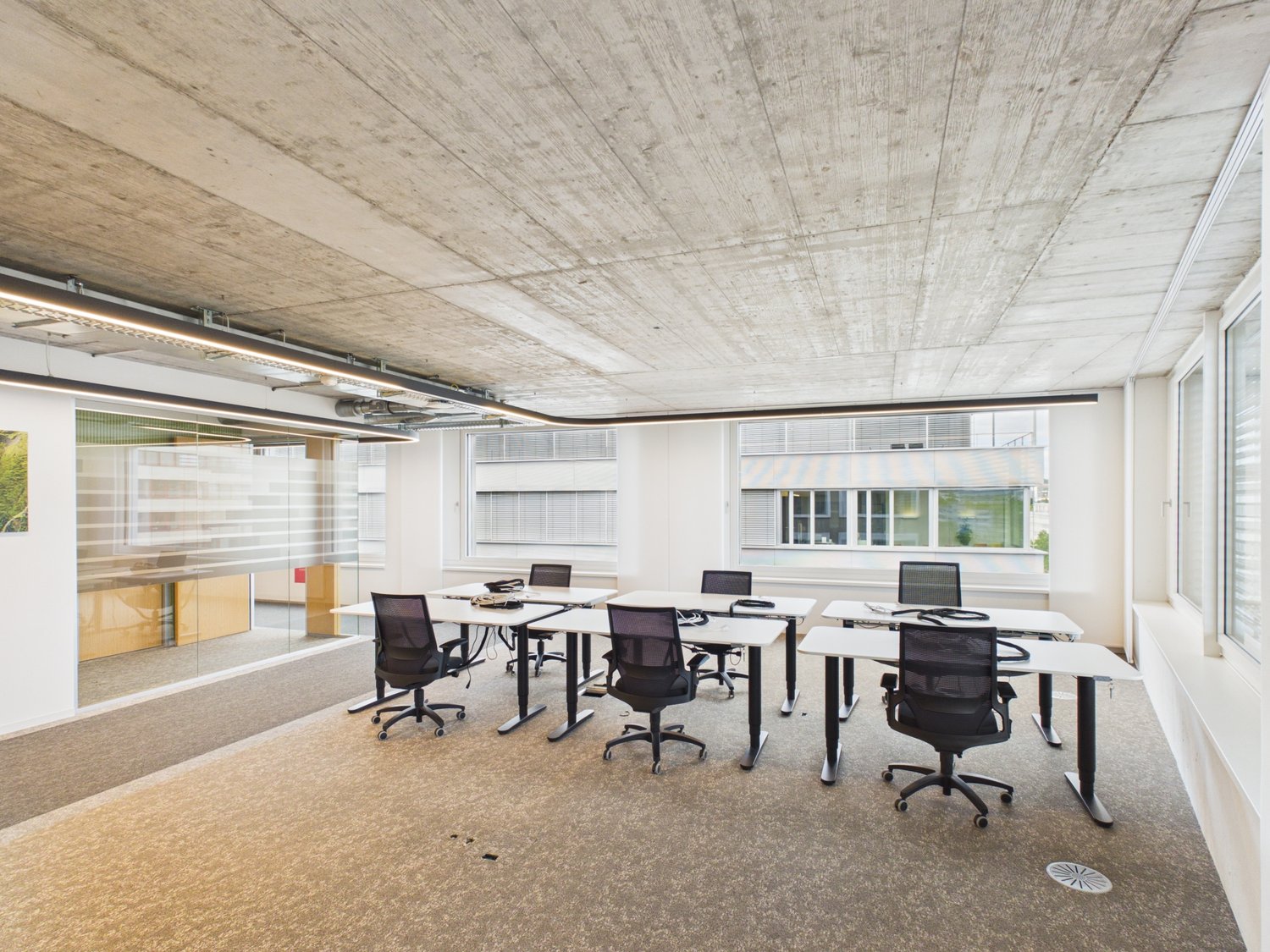 1190m² office