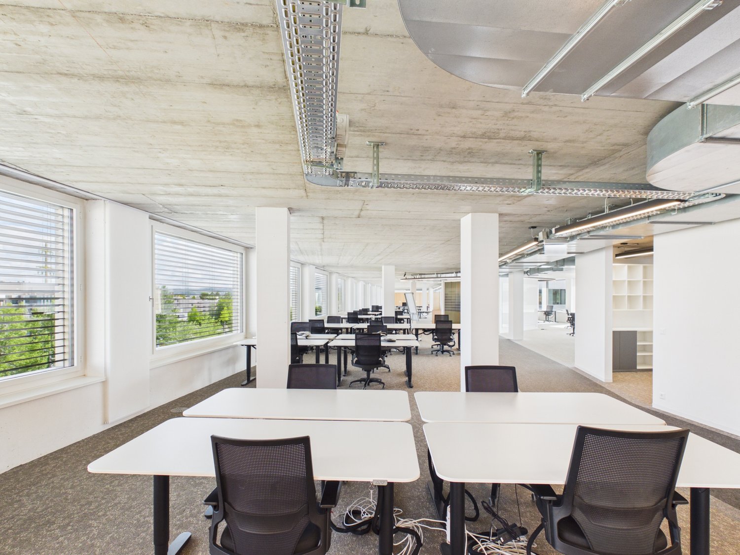 1190m² office