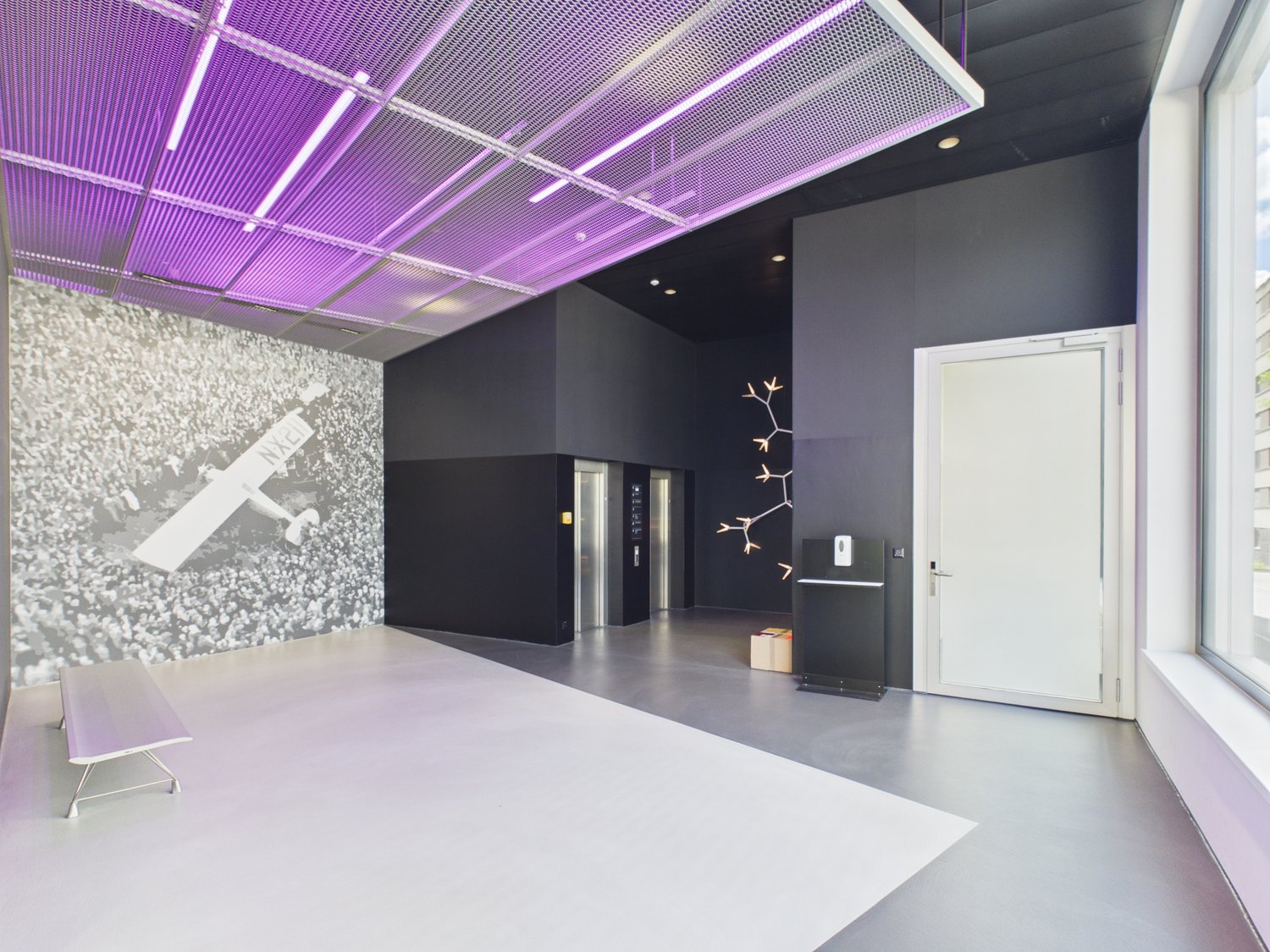 1190m² office