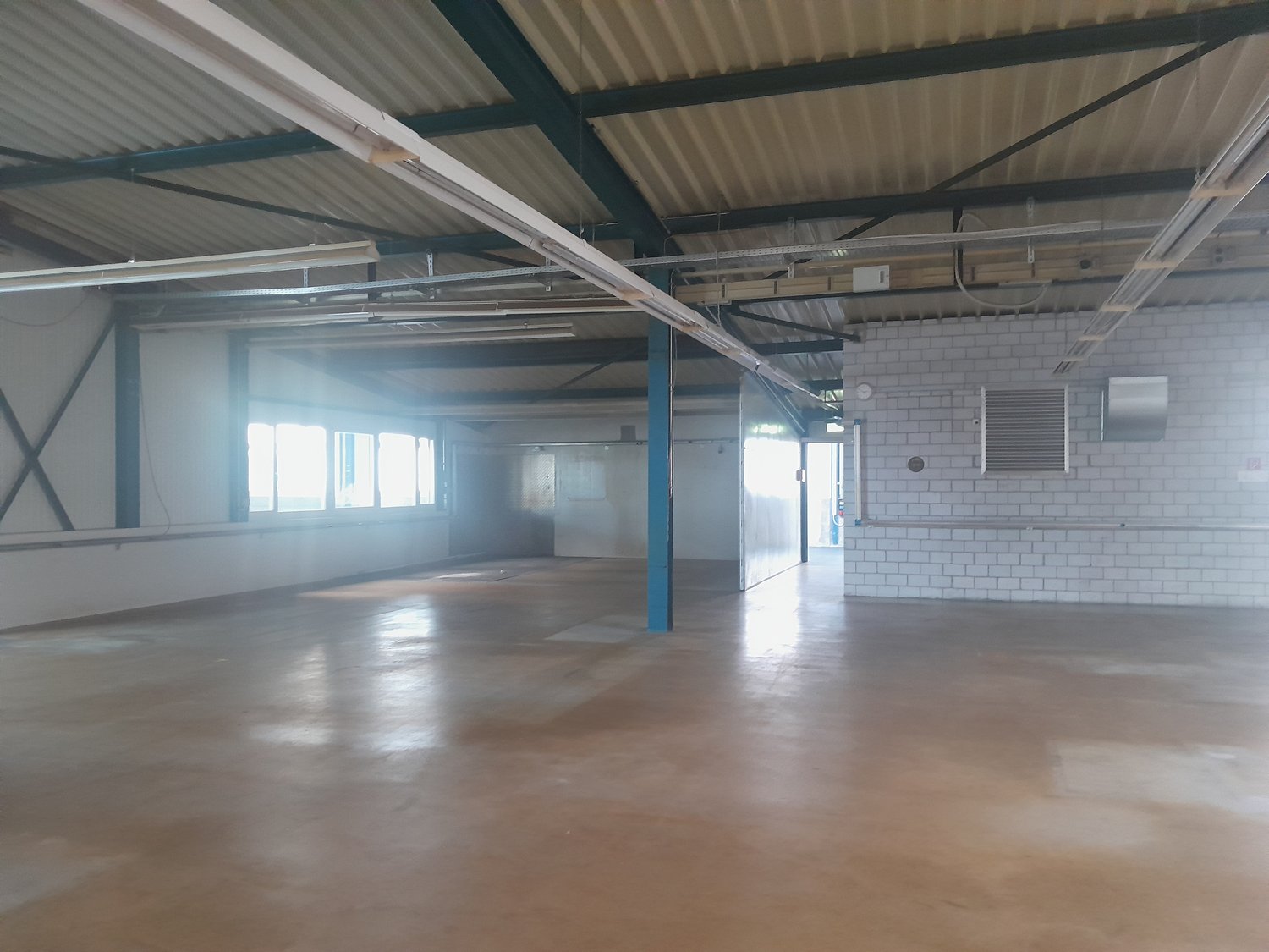 Locale di deposito di 708m²