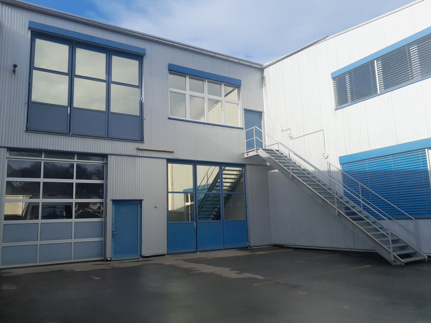 Locale di deposito di 708m²