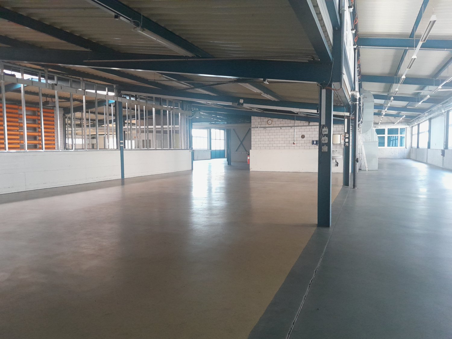 Locale di deposito di 708m²