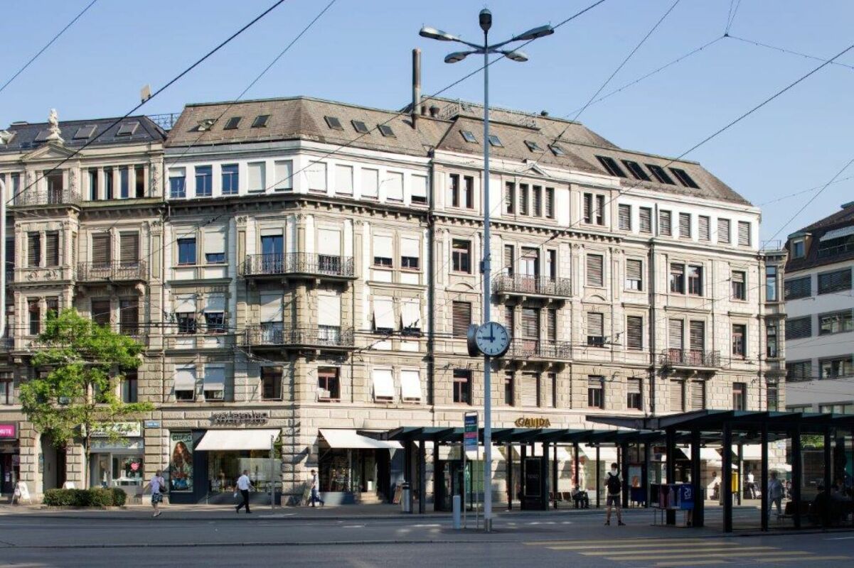 308m² office