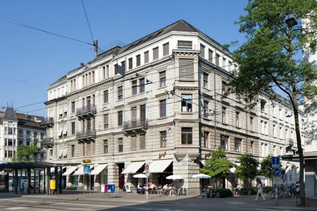 308m² office