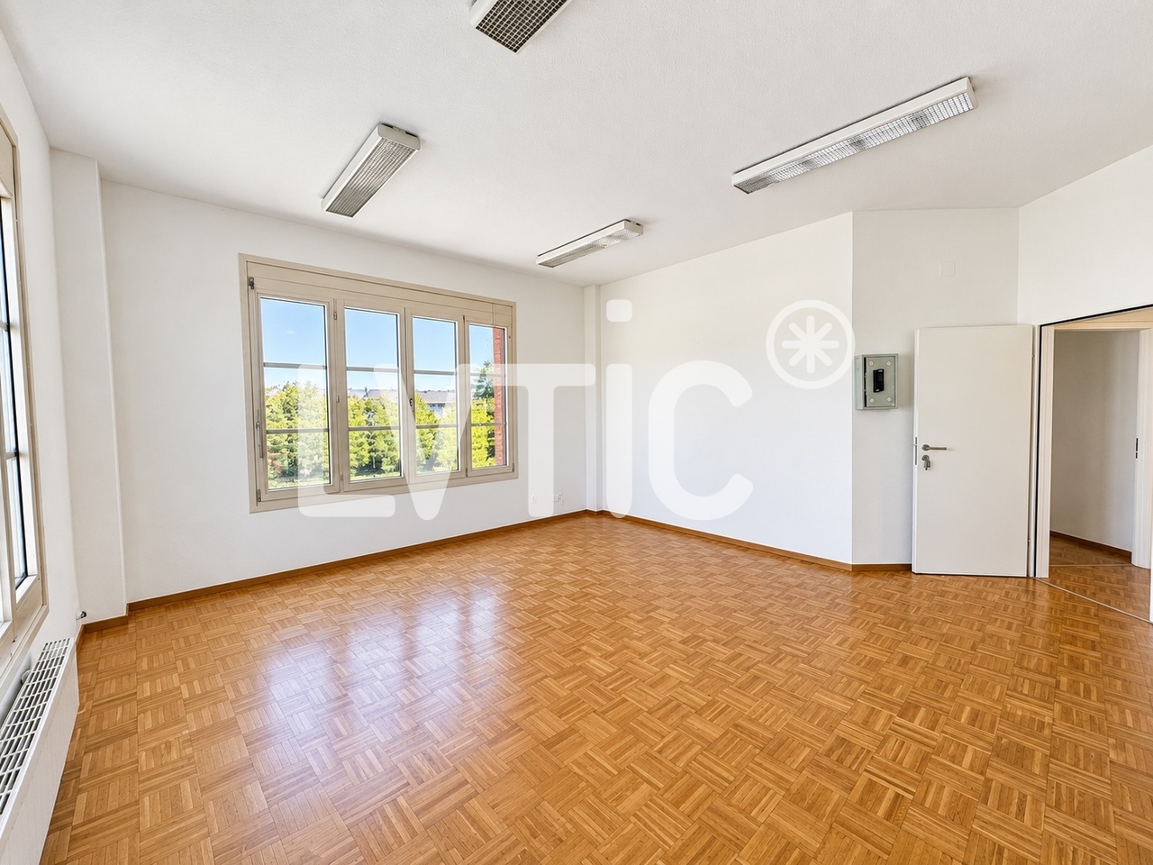 180m² ufficio, foto 3 di 10