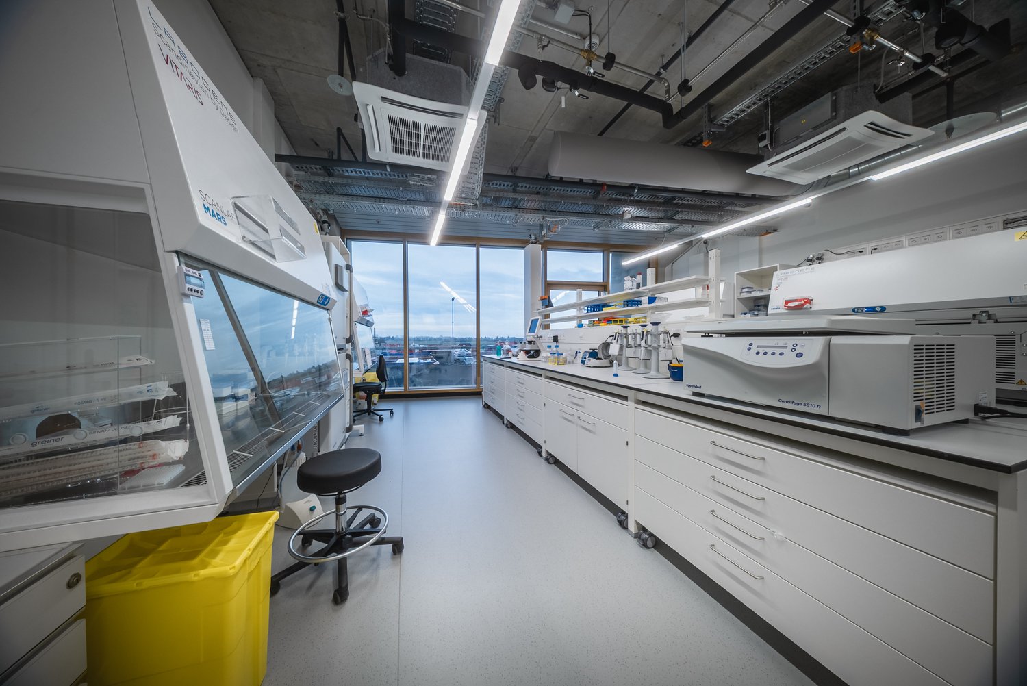 2468m² commercial