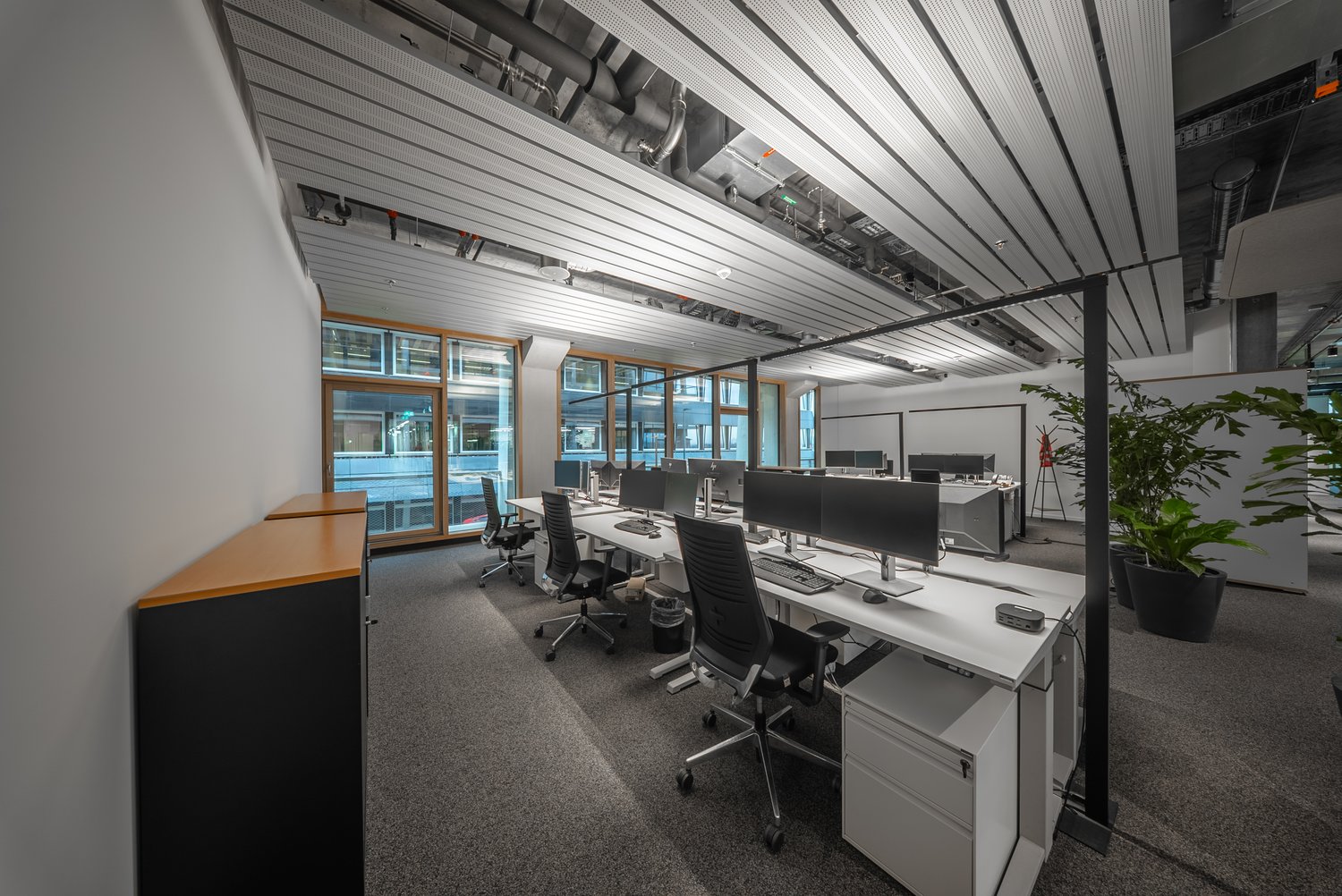 2468m² commercial