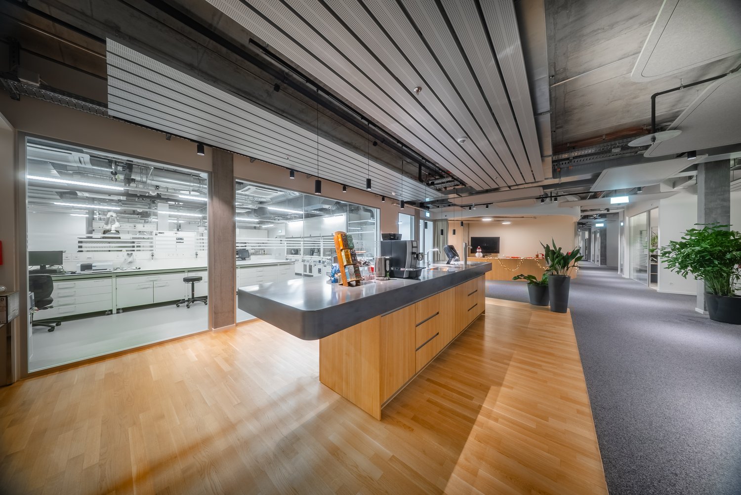 2468m² commercial
