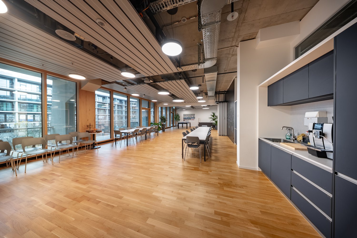 2468m² commercial