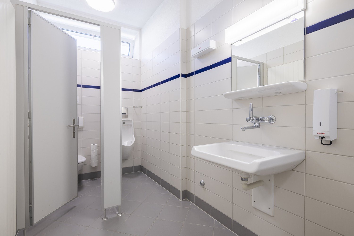241m² office
