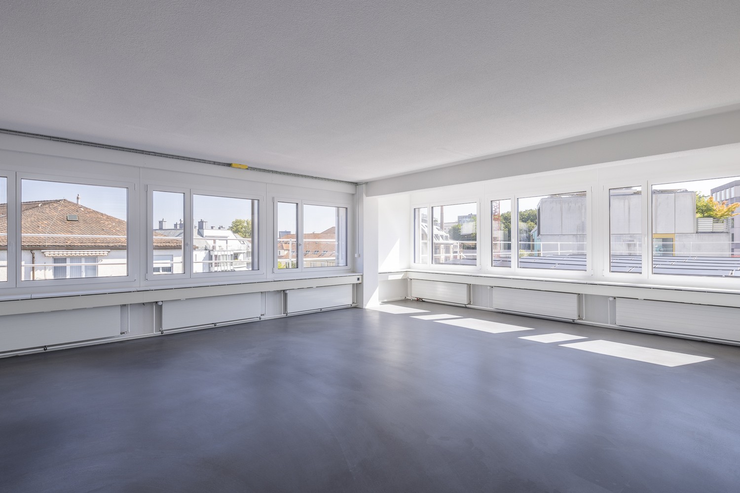 241m² office