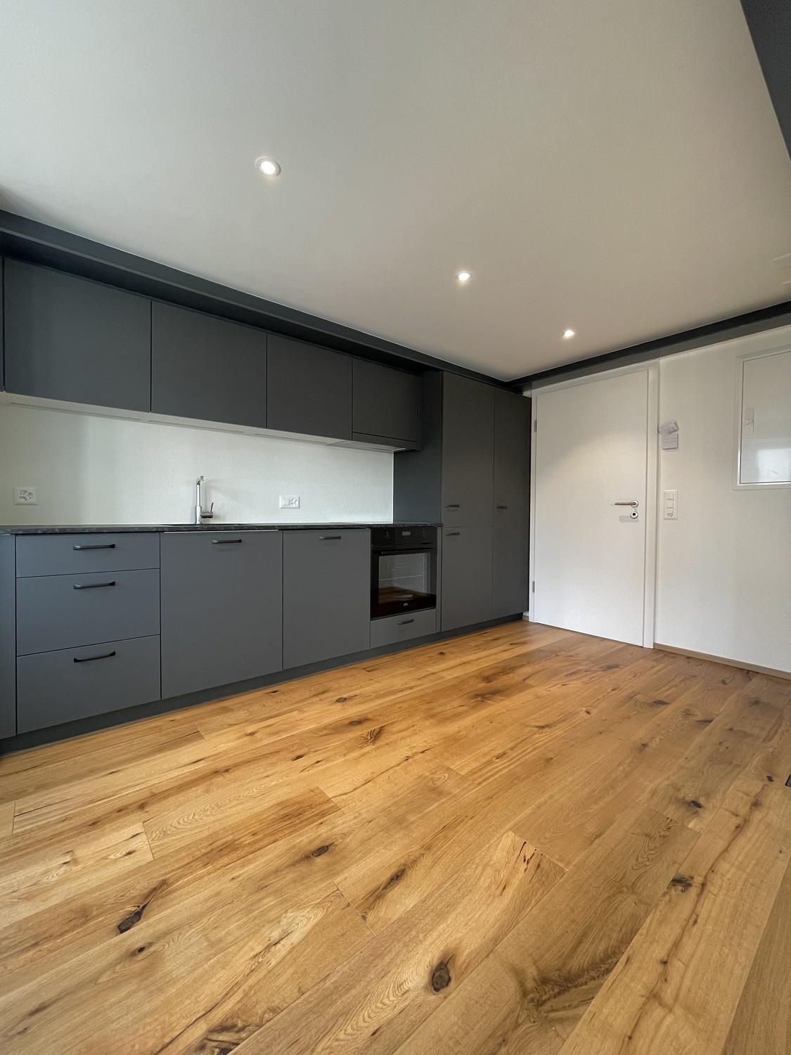 75m² commercial