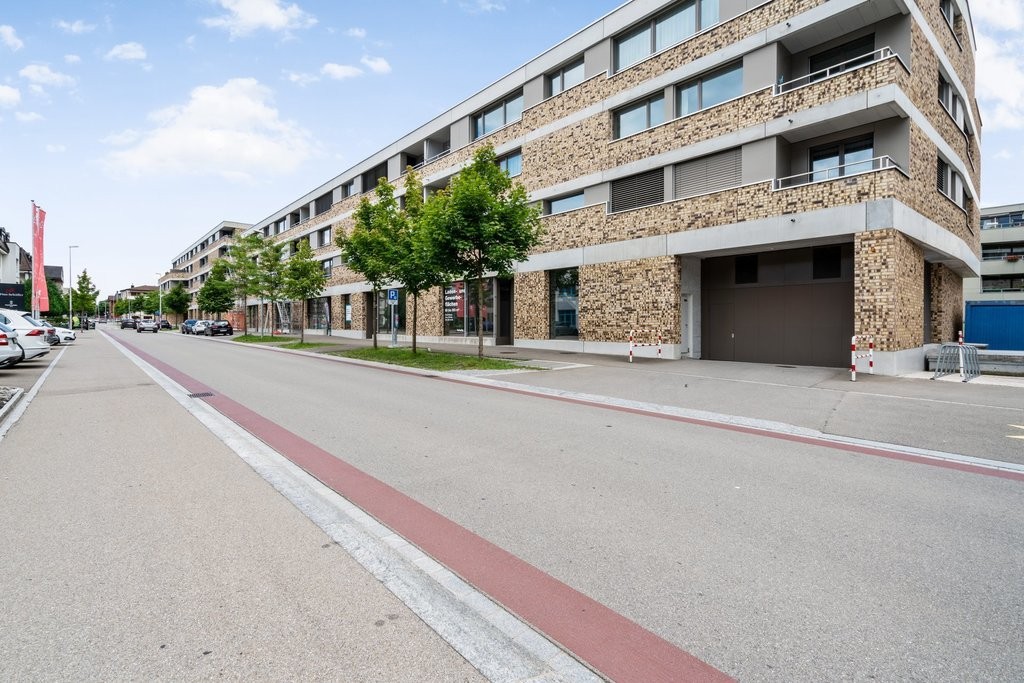 110m² shop