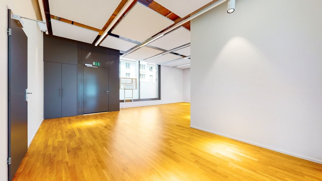 110m² shop