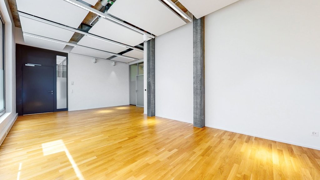 110m² shop