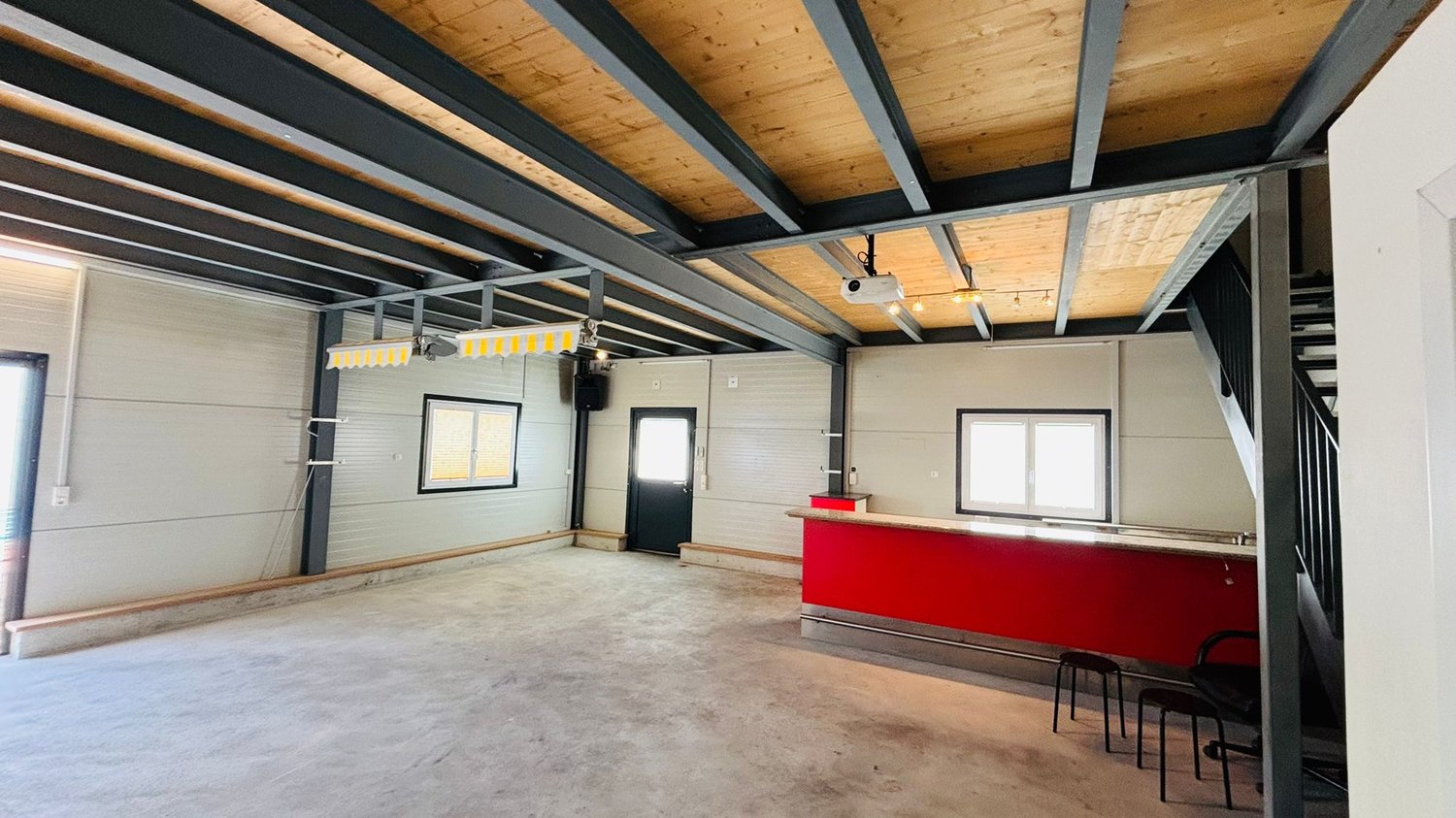 146m² commercial