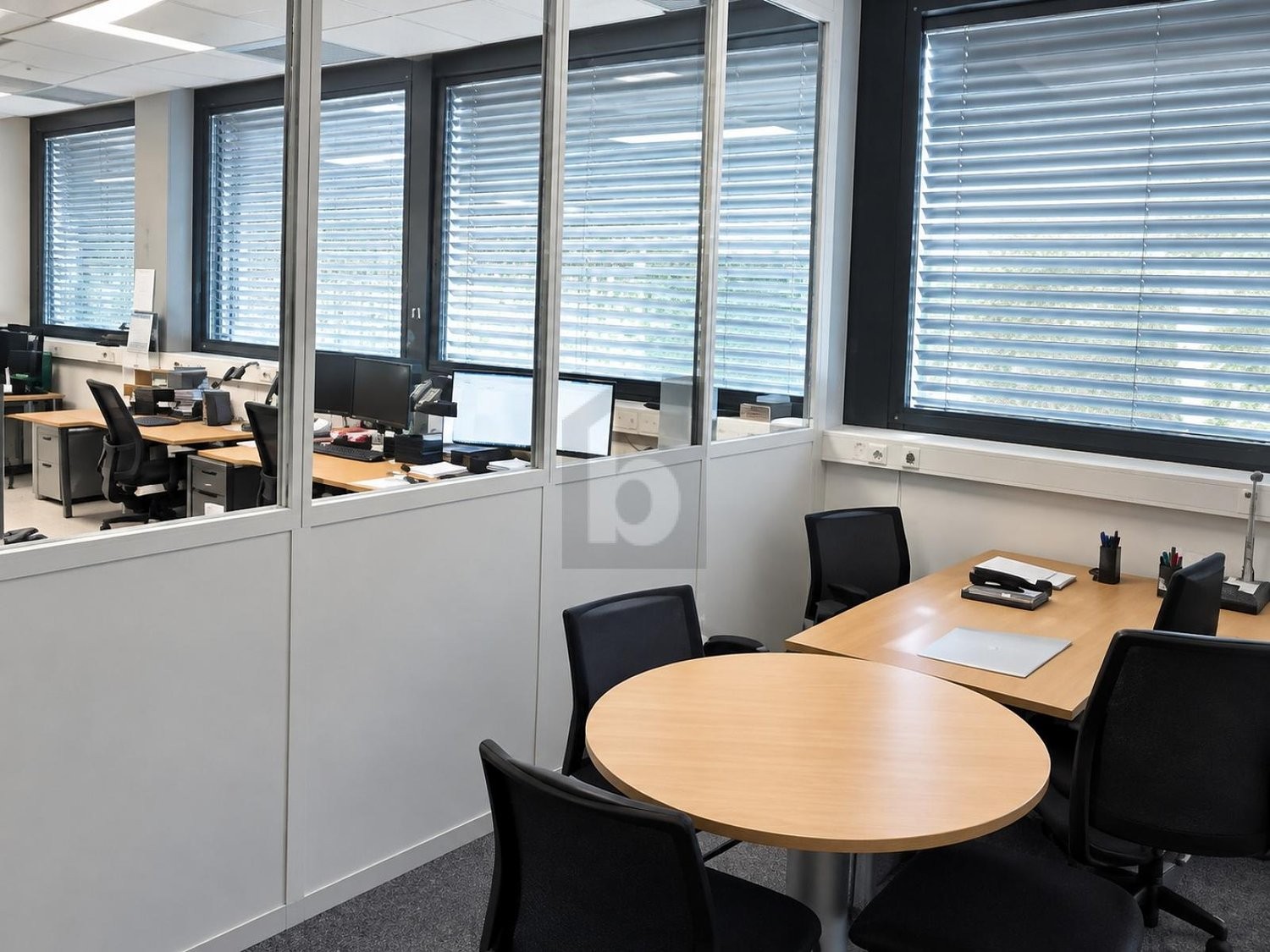 170m² Büro, Foto 2 von 4